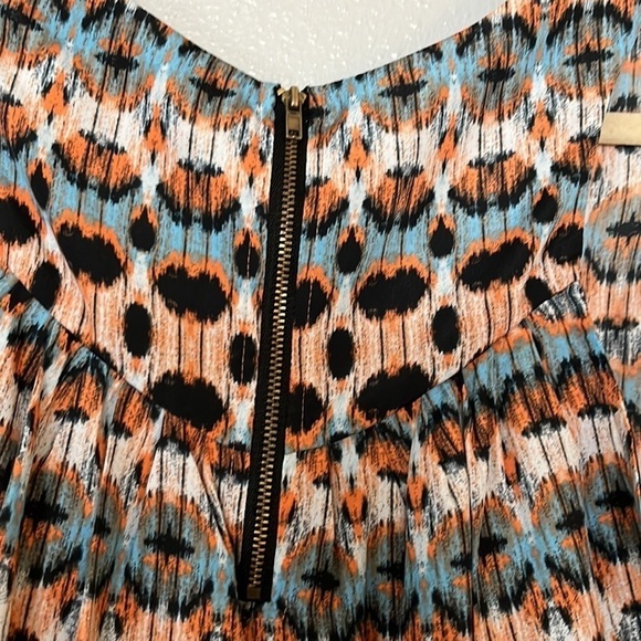 19 Cooper lightweight sleeveless blouse. Size Medium - Picture 5 of 6